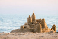 fare castelli di sabbia con i bambini